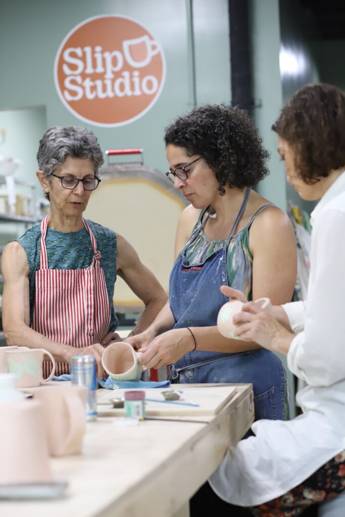 Ariella_working_with_students_at_slip_Studio